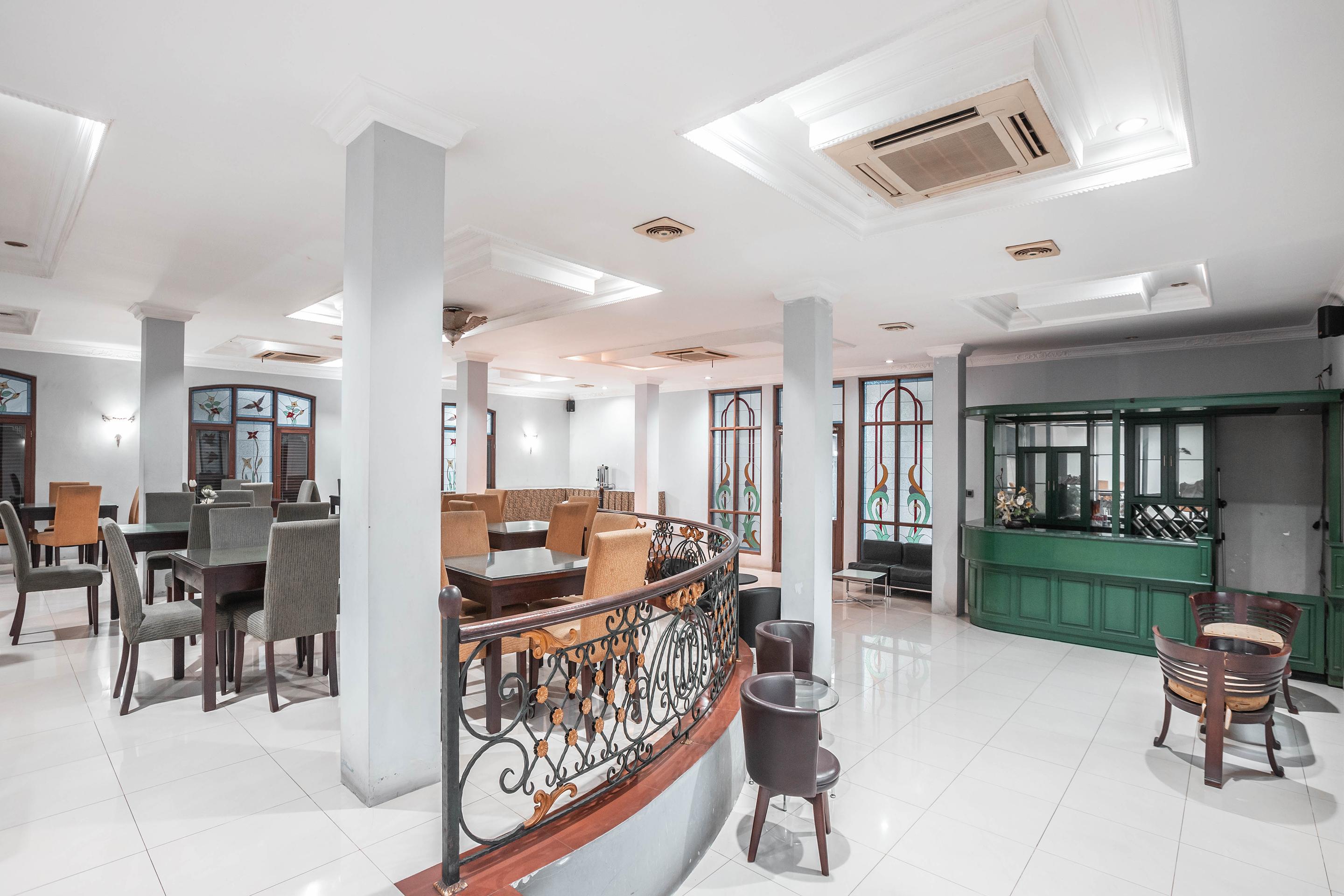 Super Oyo 686 Bunga Karang Hotel Bekasi Luaran gambar