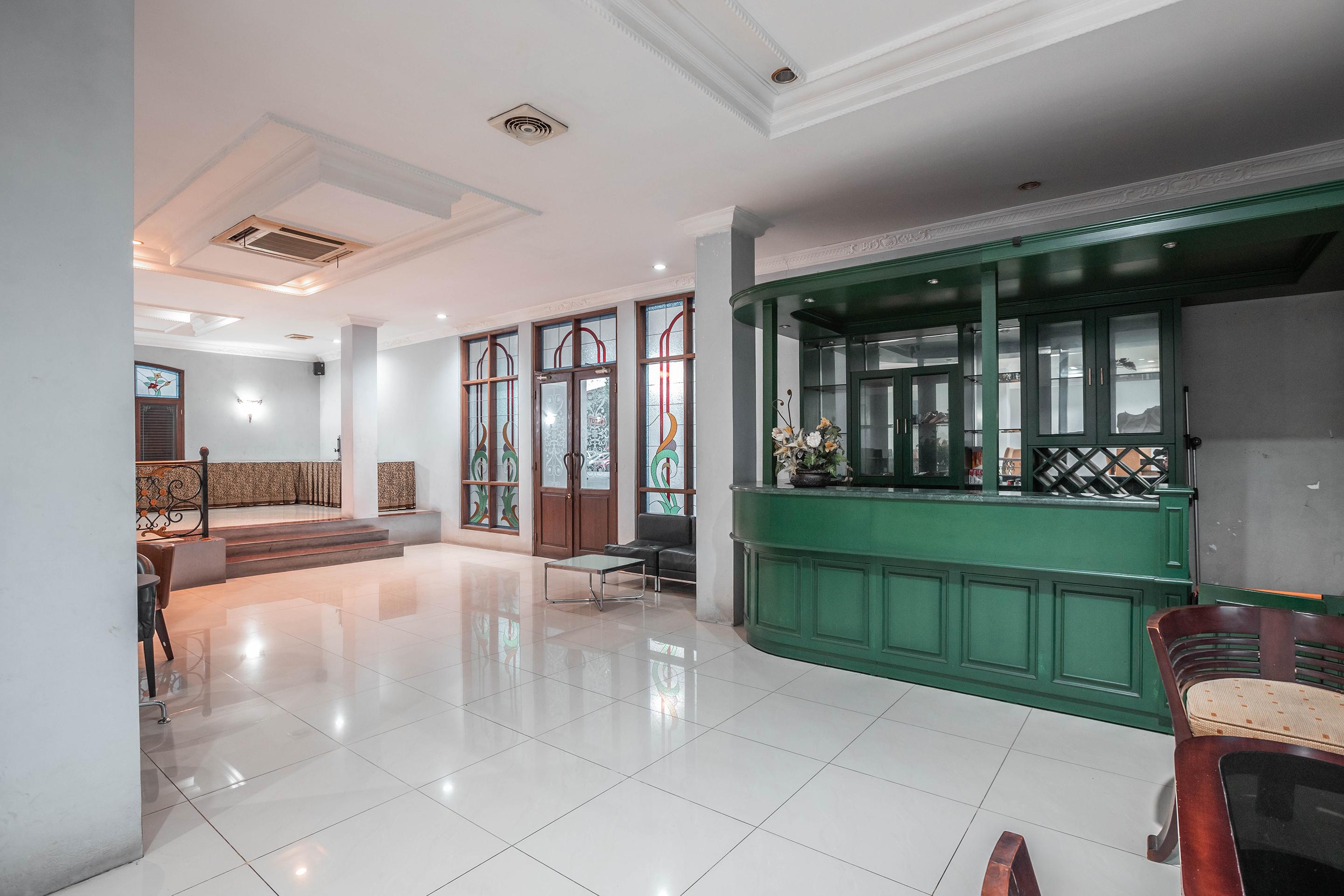 Super Oyo 686 Bunga Karang Hotel Bekasi Luaran gambar